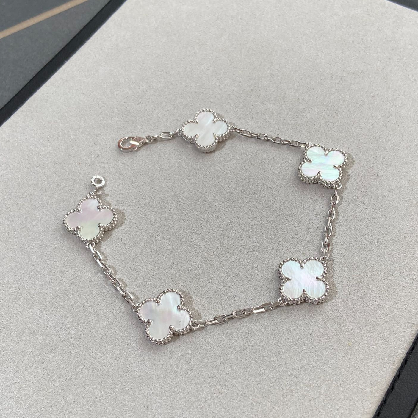 [Mystic]CLOVER WHITE PEARL MOP 5 MOTIF BRACELET COLLECTION