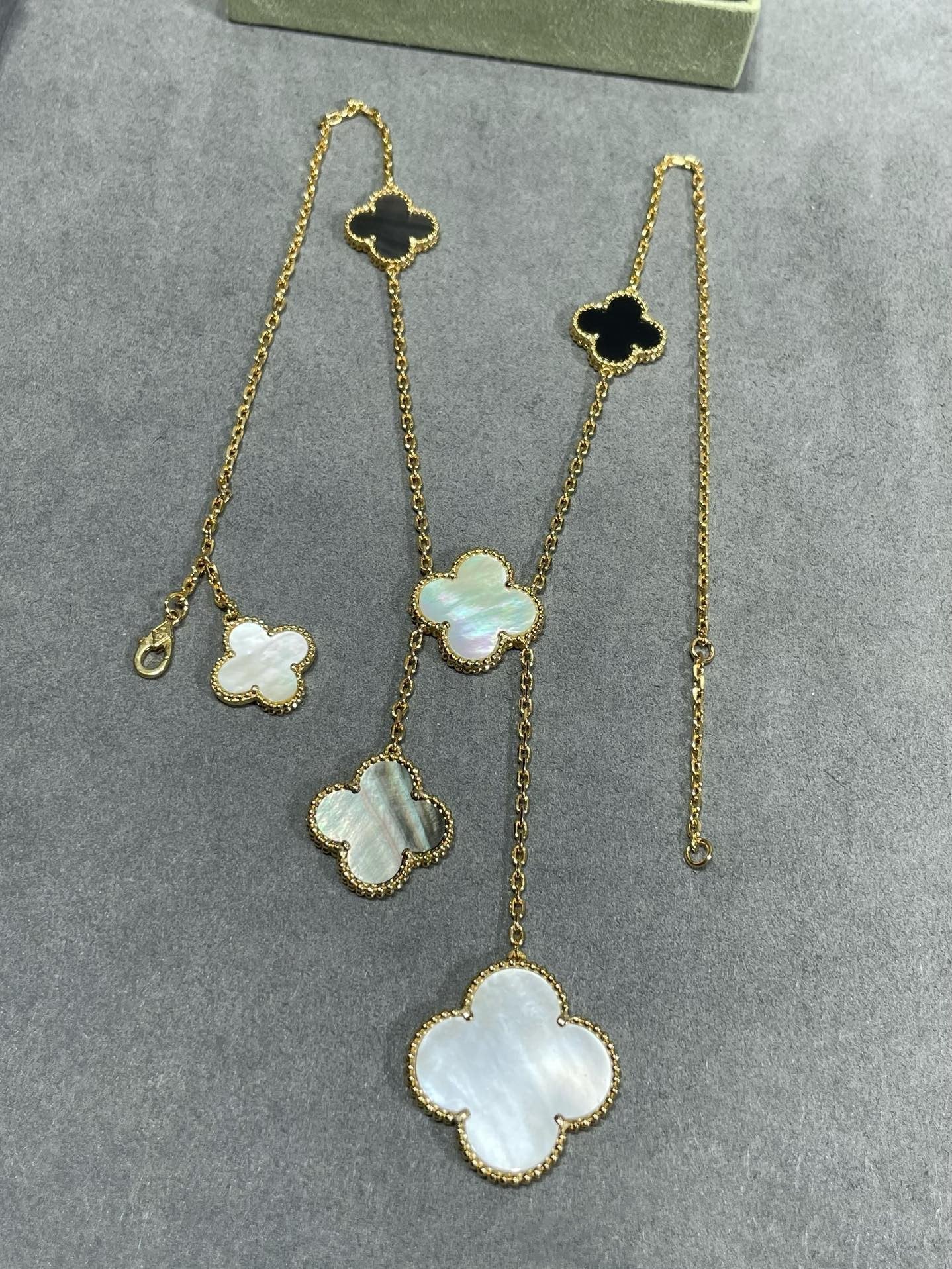 [Mystic]CLOVER 6 MOTIF MOP ONYX GOLD NECKLACE