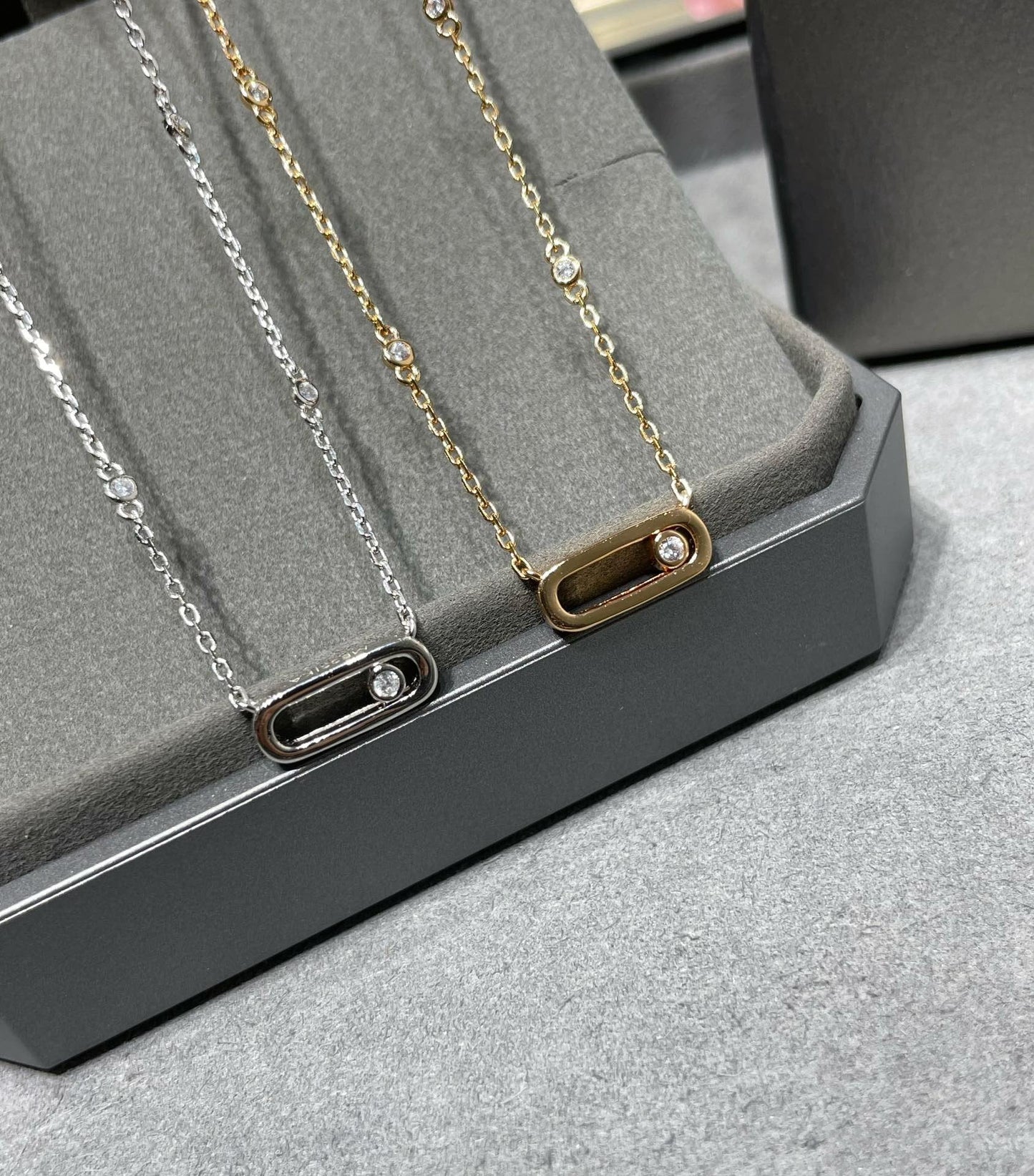 [Mysitc ] MOVE UNO DIAMOND NECKLACE