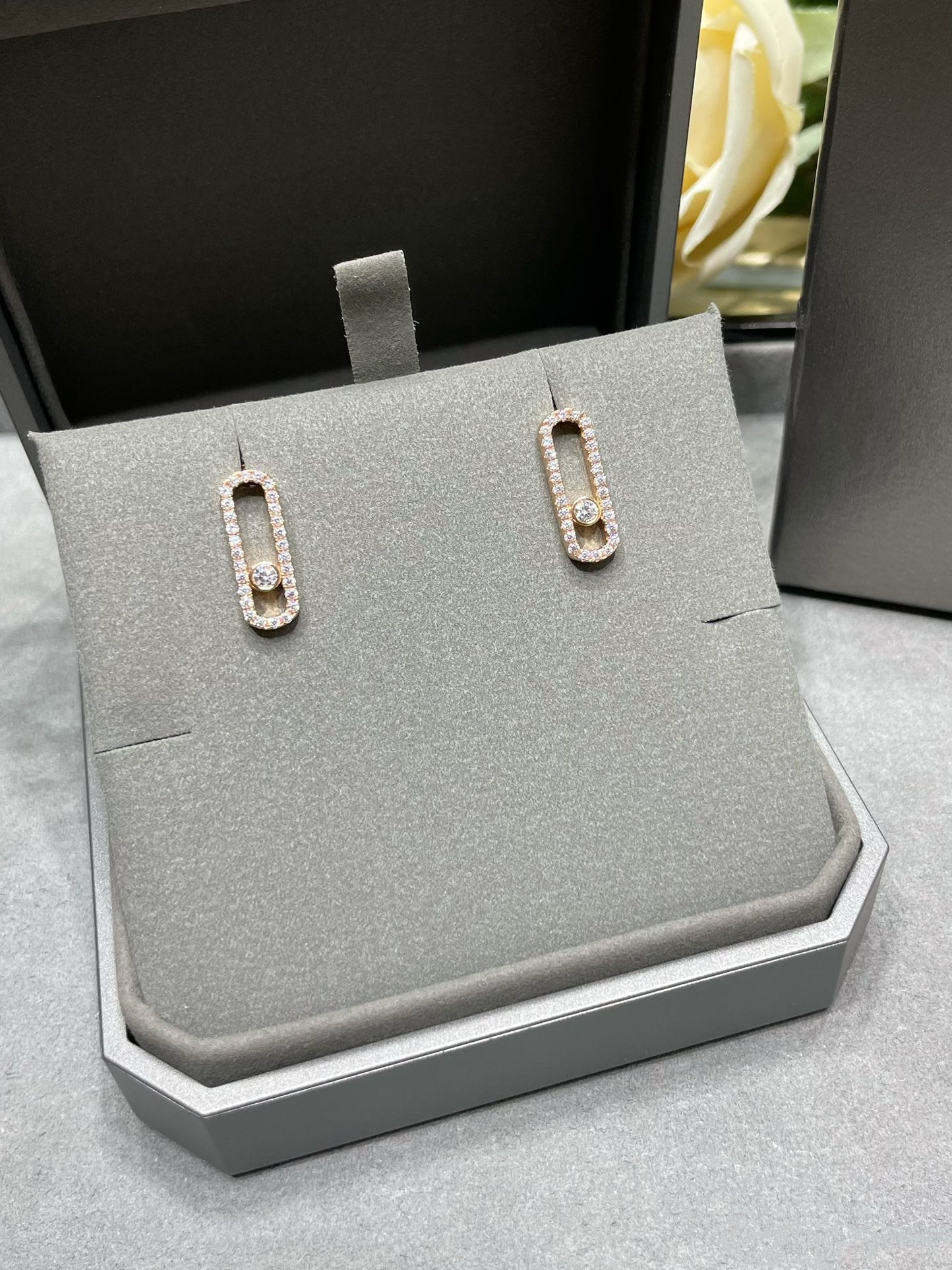[Mysitc ] MOVE UNO STUD DIAMOND PAVED EARRINGS