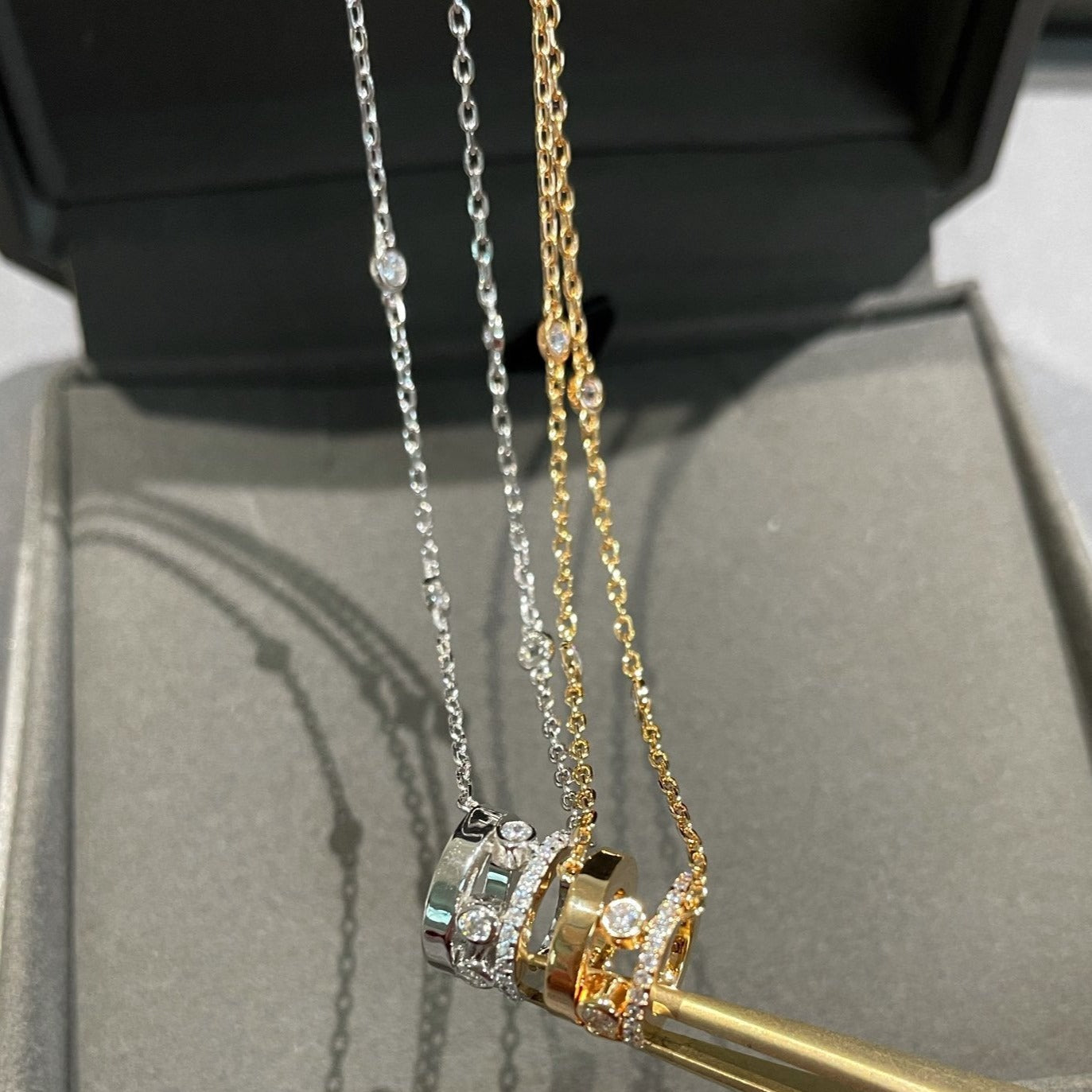 [Mysitc ] CHAIN MOVE ROMANE PEDAND NECKLACE