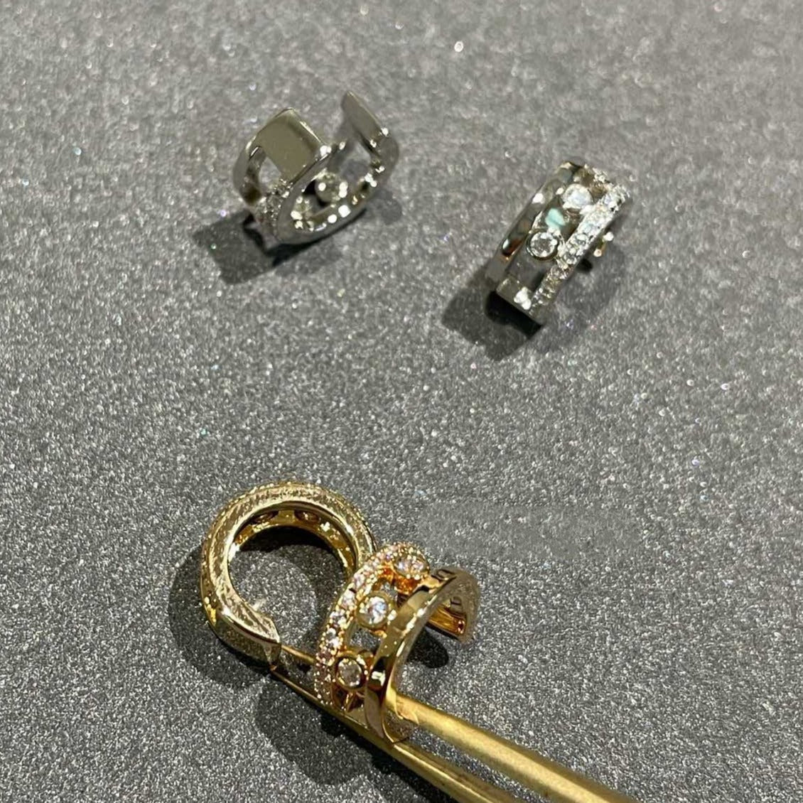 [Mysitc ] MOVE ROMANE EARRINGS DIAMOND