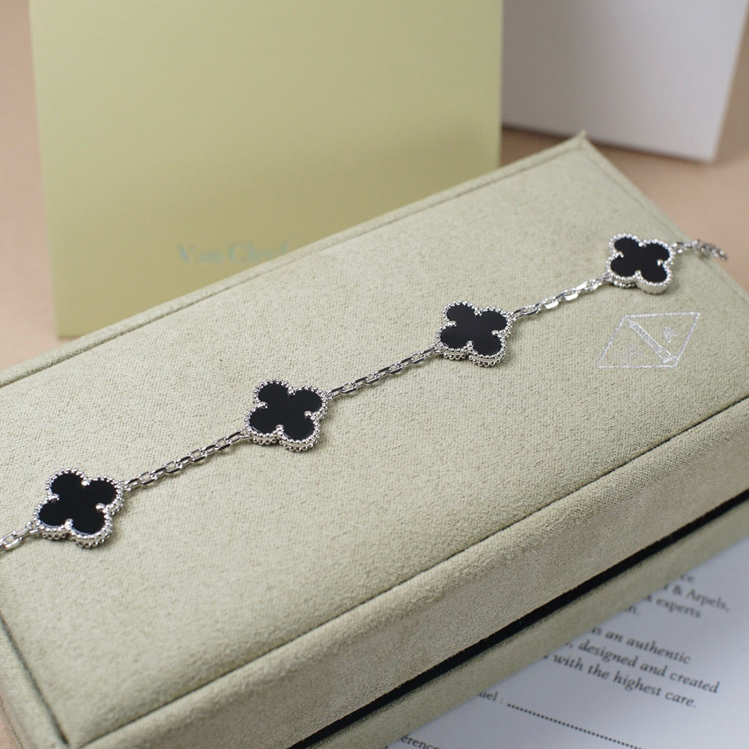 [Mystic] CLOVER 5 MOTIF ONYXS BRACELET COLLECTION