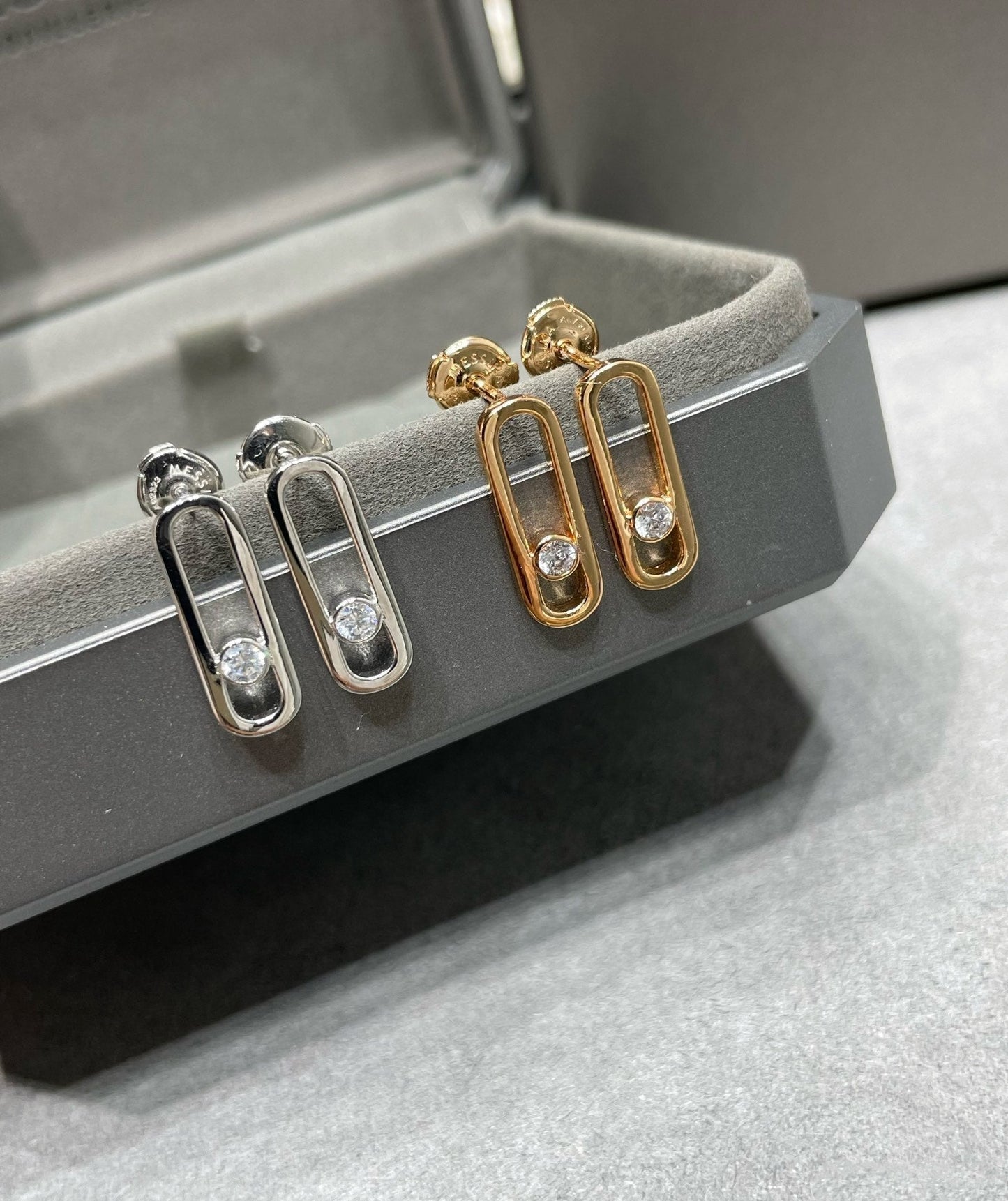 [Mysitc ] MOVE UNO SMALL 1 DIAMOND EARRINGS