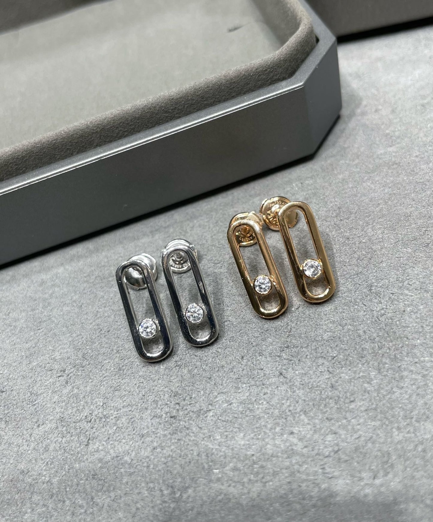 [Mysitc ] MOVE UNO SMALL 1 DIAMOND EARRINGS